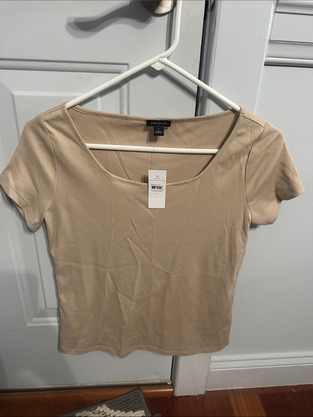Ann Taylor Beige Short Sleeve Scoop Neck Tee